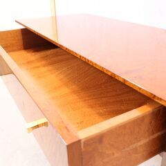 IDC OTSUKA(大塚家具)の人気シリーズSPLENDOR(スプレンダー)のコンソールテーブルです。サペリマホガニーを使用した高級感のあるサイドテーブルはリビングを洗練された印象に。の画像