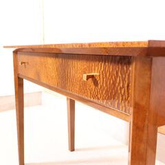 IDC OTSUKA(大塚家具)の人気シリーズSPLENDOR(スプレンダー)のコンソールテーブルです。サペリマホガニーを使用した高級感のあるサイドテーブルはリビングを洗練された印象に。の画像