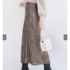 【新品未使用】花柄レースバックスリットタイトスカートの画像