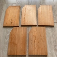 ステーキ用鉄皿　木の敷物5セットの画像