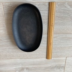 ステーキ用鉄皿　木の敷物5セットの画像