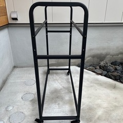 キャスター付き　タイヤラック　スチール製の画像