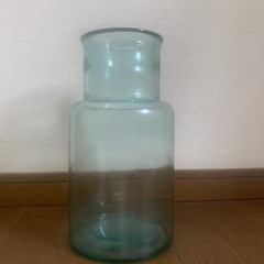 リサイクルガラス　ベース　花瓶の画像