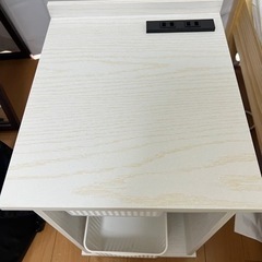 ベッドサイドテーブルの画像