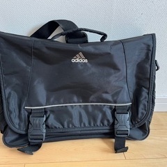 adidas アディダス　レッスンバック