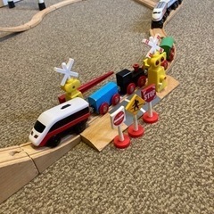 木製レールと電車のおもちゃ　　　の画像