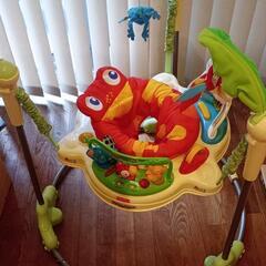 フィッシャープライス Fisher- Price Jumperoo レインフォレスト・ジャンパルー 適応体重:12kg以下 ジャンプをすると音楽が流れてライトアップ　おもちゃの画像
