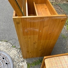 ドレッサー　イス付きの画像