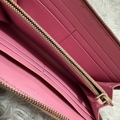 PRADAの財布の画像