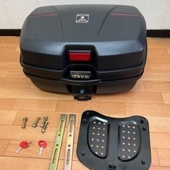 【受付終了】【取引中】 特大バイク用リアボックス の画像