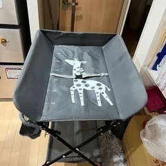 折りたたみ式　オムツ交換台　おむつ交換台　沐浴後のお着替えにも