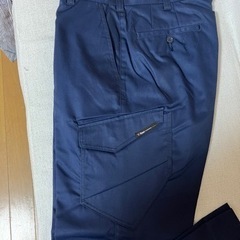 新品の作業ズボンの画像