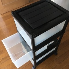 収納ケース（3段）移動可能キャスター付