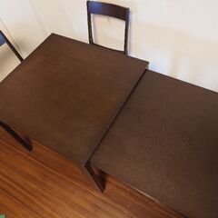 ダイニングテーブル、椅子３脚の画像