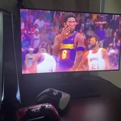 PS5 DIGITAL EDITION 2 つのコントローラの画像