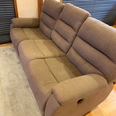 取引中（値下げ） 3人掛けソファの画像