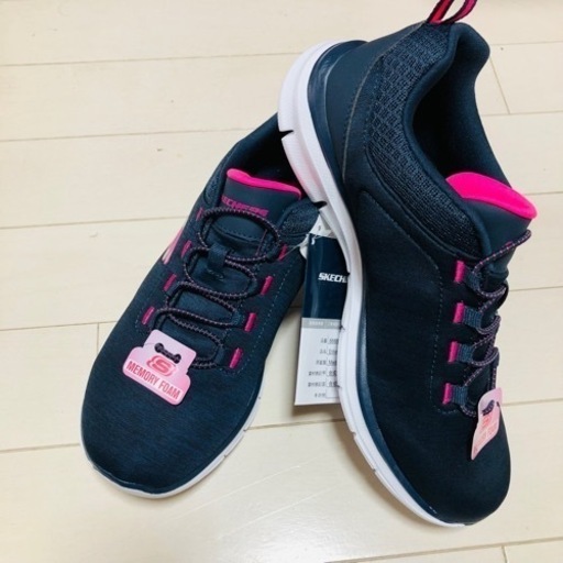 新品　スケッチャーズ 24cm