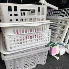 突っ張り棚　多数　の画像