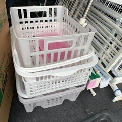 突っ張り棚　多数　の画像