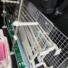 突っ張り棚　多数　の画像