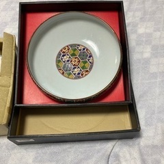 茶器、皿等の画像