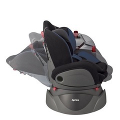 (お譲り先決まりました) Aprica アップリカ チャイルドシートの画像