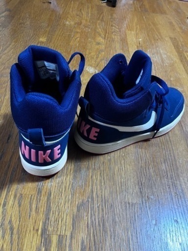 ‼️値下げしました‼️NIKEコート バーロウ23.5cm