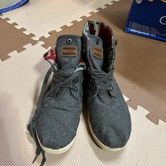 暖かそうなブーツ？