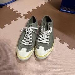 PUMAスニーカー