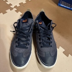 PUMAスニーカー