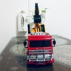 掘削機付きレッカートラックの画像