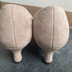 美品！23.5cm GU マシュマロパンプス　ベージュ系の画像