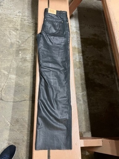 デグナーパンチングメッシュレザーパンツ