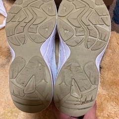 レディース　スニーカー　23.5の画像