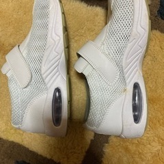 レディース　スニーカー　23.5の画像