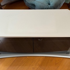 テレビ台　幅110cm 高さ46cm  ガラストビラ正常可動品