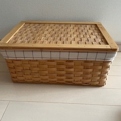 藤の入れ物の画像