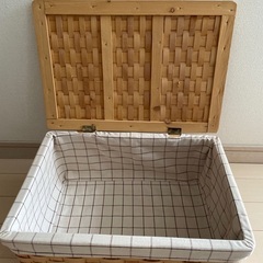 藤の入れ物の画像
