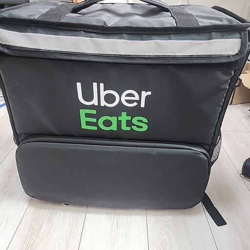 ウーバーイーツのバッグ