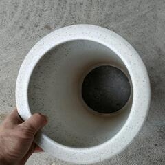 陶器の傘立ての画像