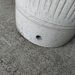 陶器の傘立ての画像