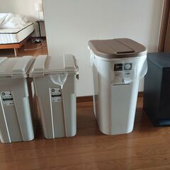 4つのビン