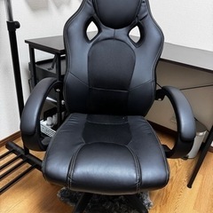 デスクと椅子の画像