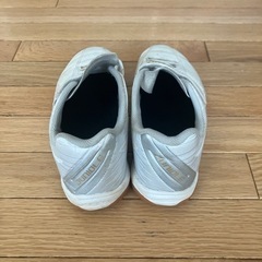 asics サッカートレーニングシューズ　21.5cmの画像