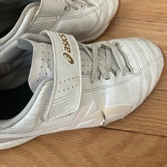 asics サッカートレーニングシューズ　21.5cmの画像