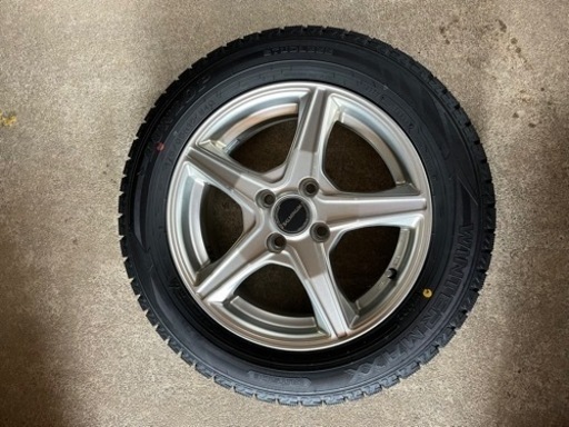 車のパーツ タイヤ、ホイール