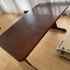 ダイニングテーブルの画像