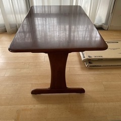 ダイニングテーブルの画像