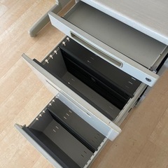 事務机　２つの画像