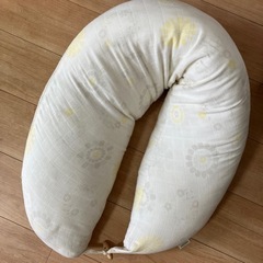 授乳用クッション兼抱き枕
